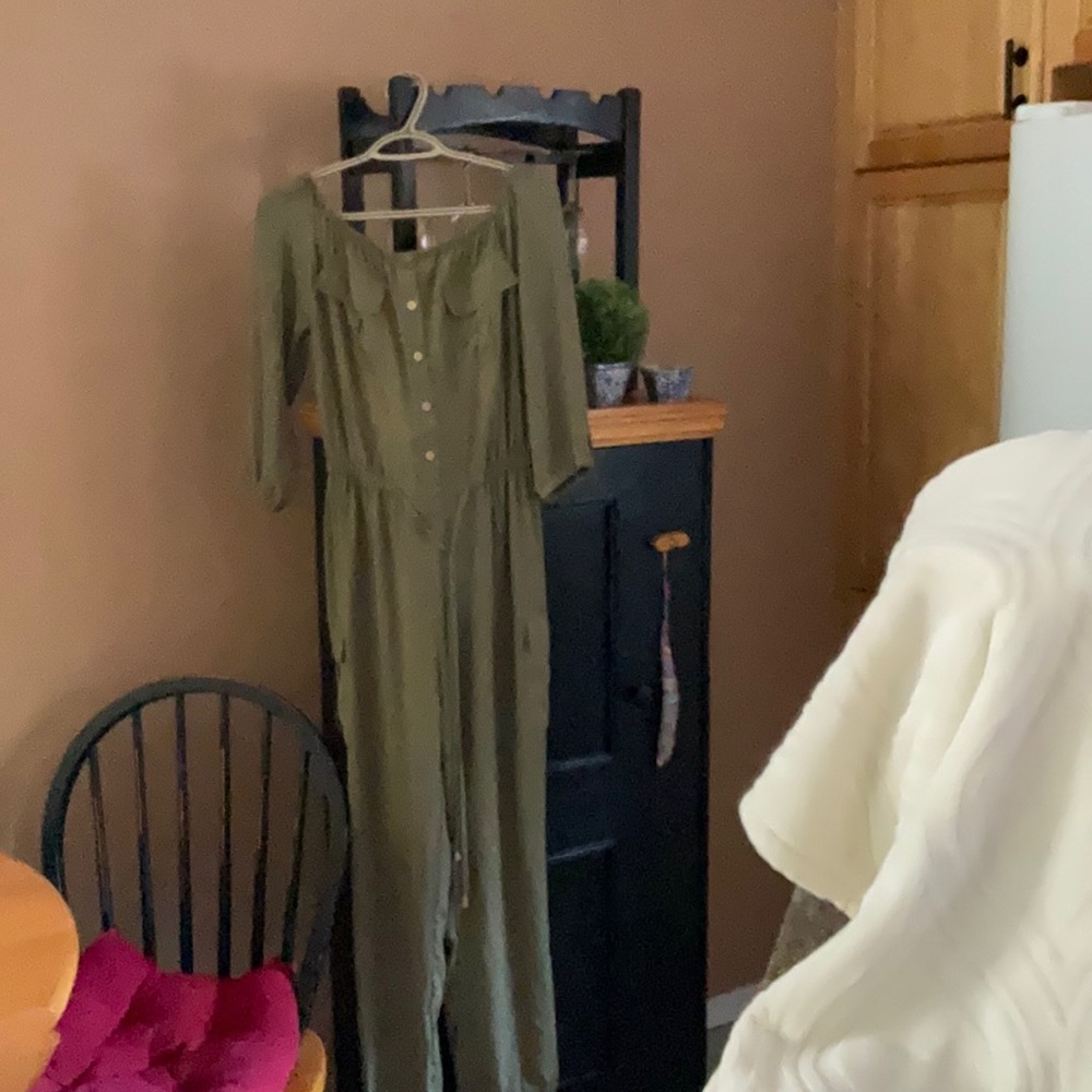 Kahki Jumpsuit  color easy wear easy care.small